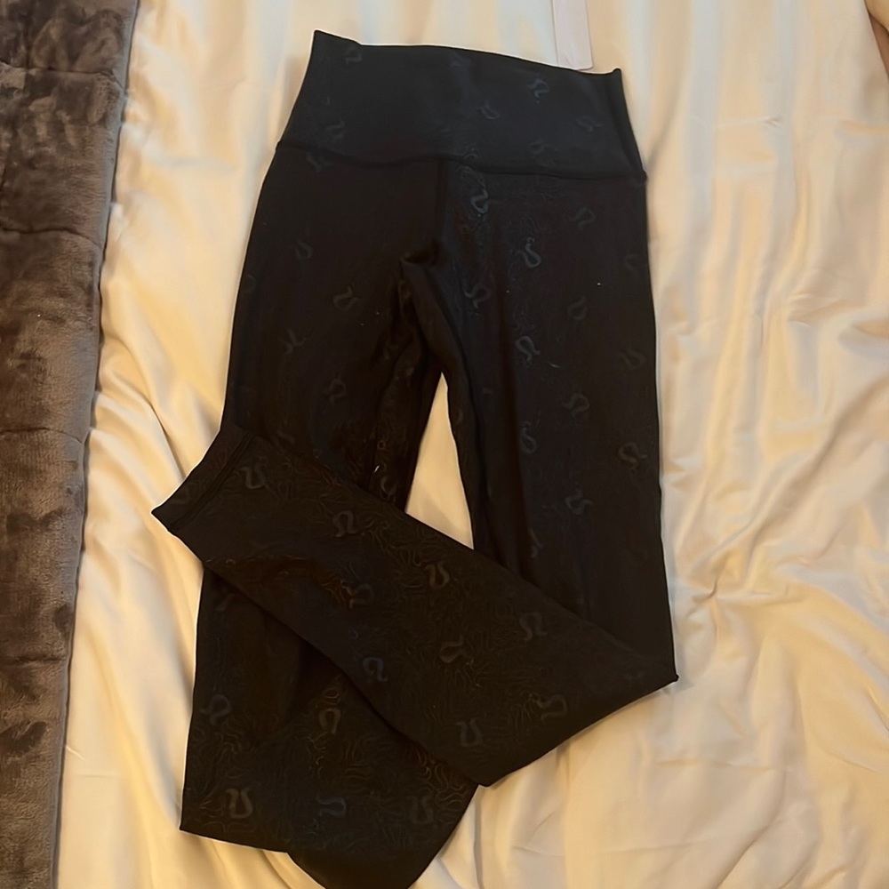 Lululemon black pattern leggings